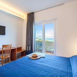 Double or Twin Room Sea View